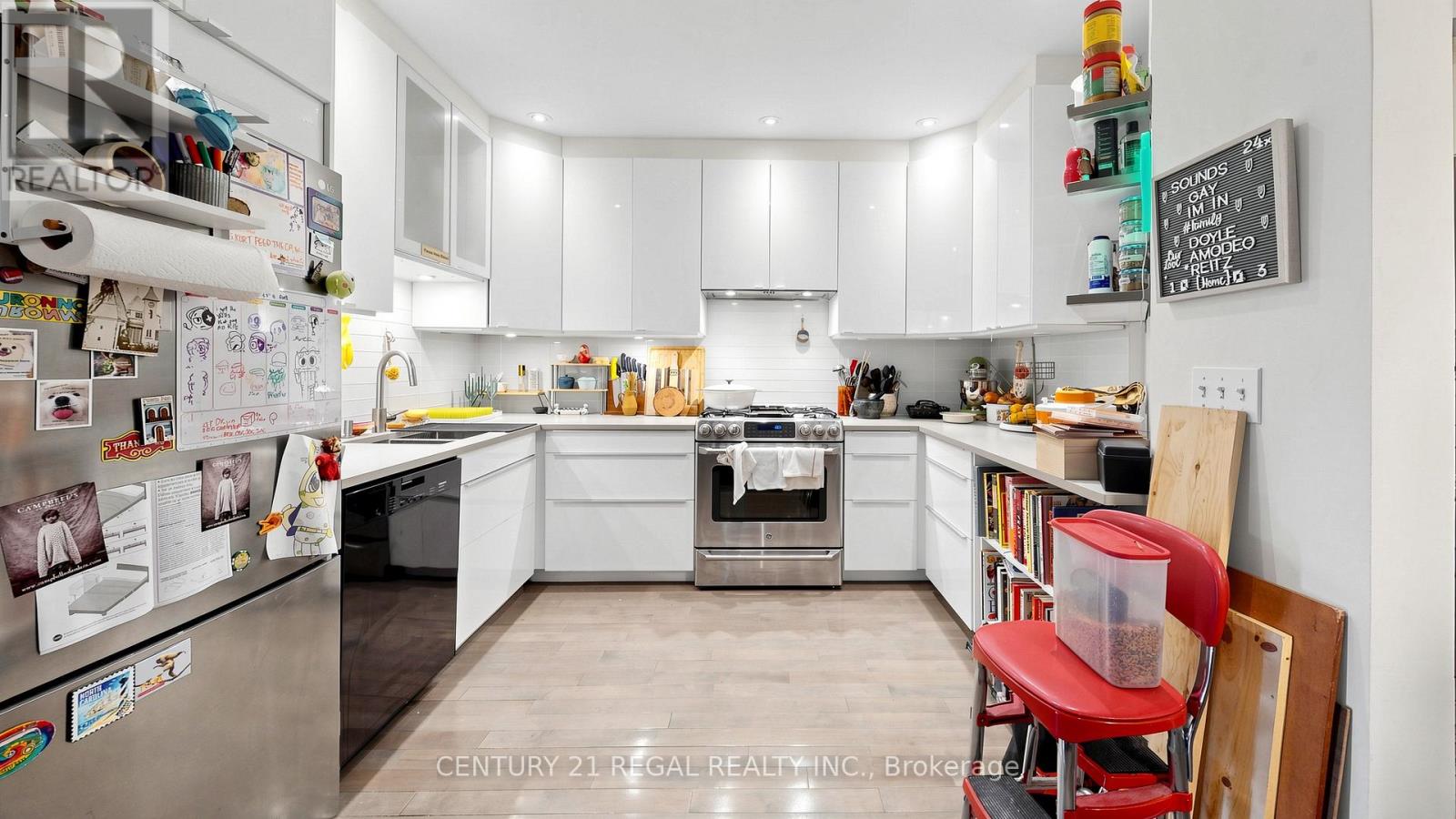 26 Macdonell Avenue, Toronto, Ontario  M6R 2A2 - Photo 8 - W13054552