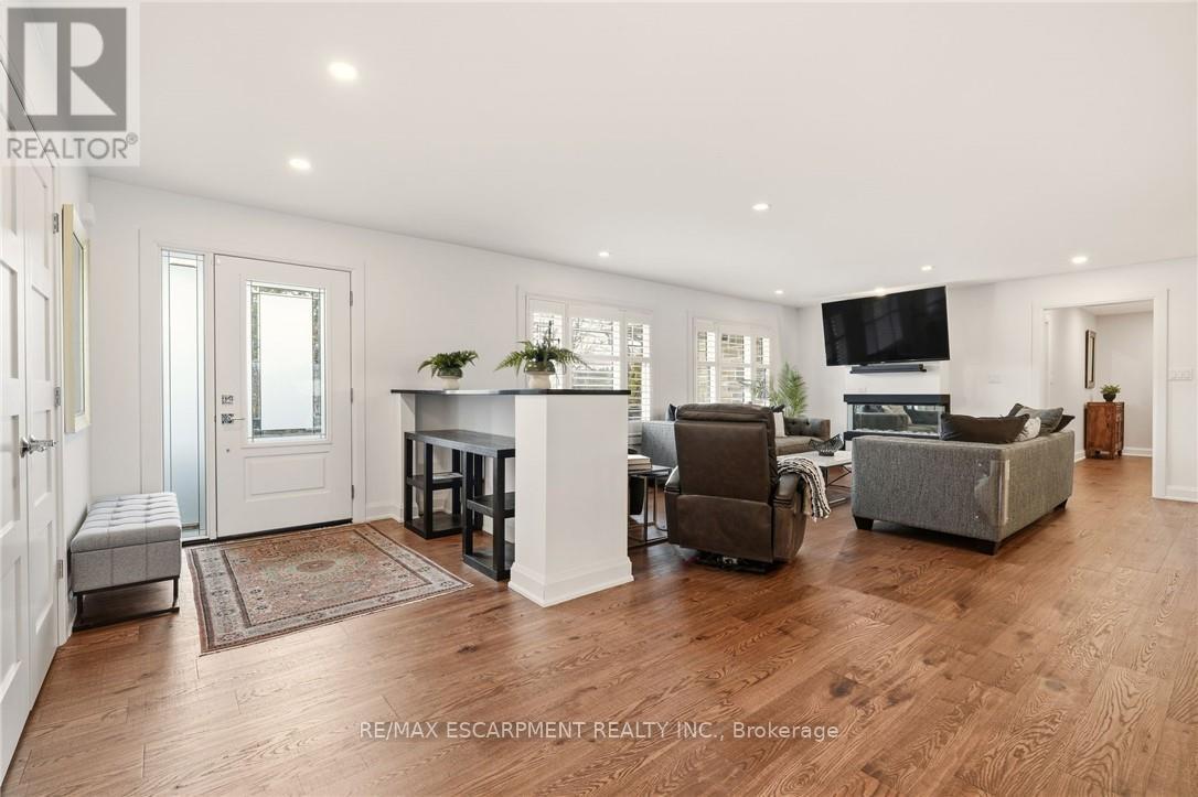 1354 No 1 Side Road N, Burlington, Ontario  L7P 0R9 - Photo 4 - W13054560