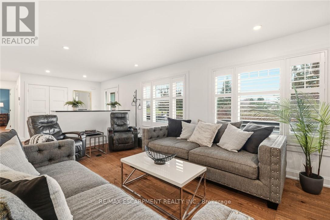 1354 No 1 Side Road N, Burlington, Ontario  L7P 0R9 - Photo 7 - W13054560