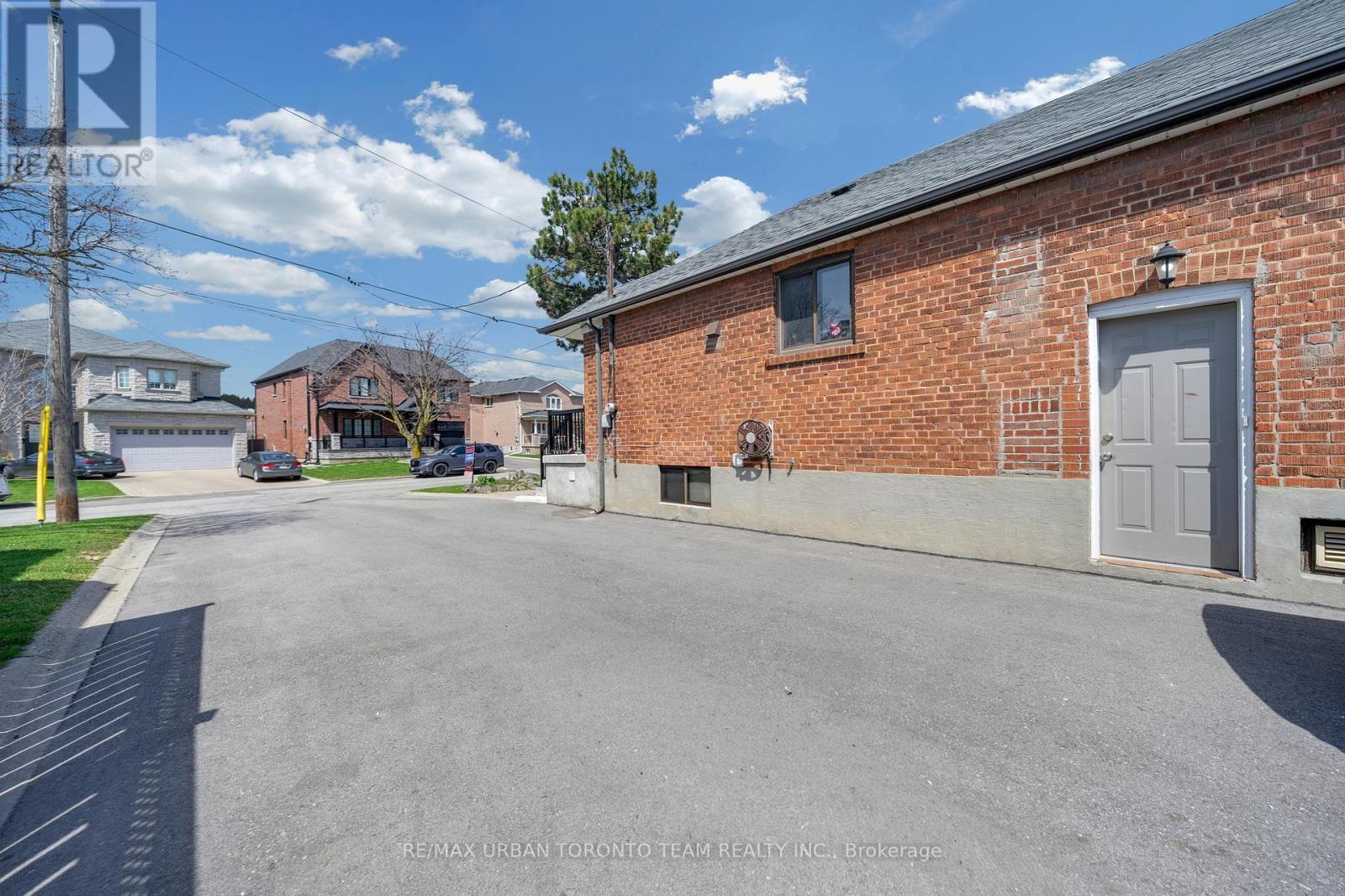 Lower#2 - 57 Westdale Drive, Toronto, Ontario  M3K 1A7 - Photo 15 - W13054576