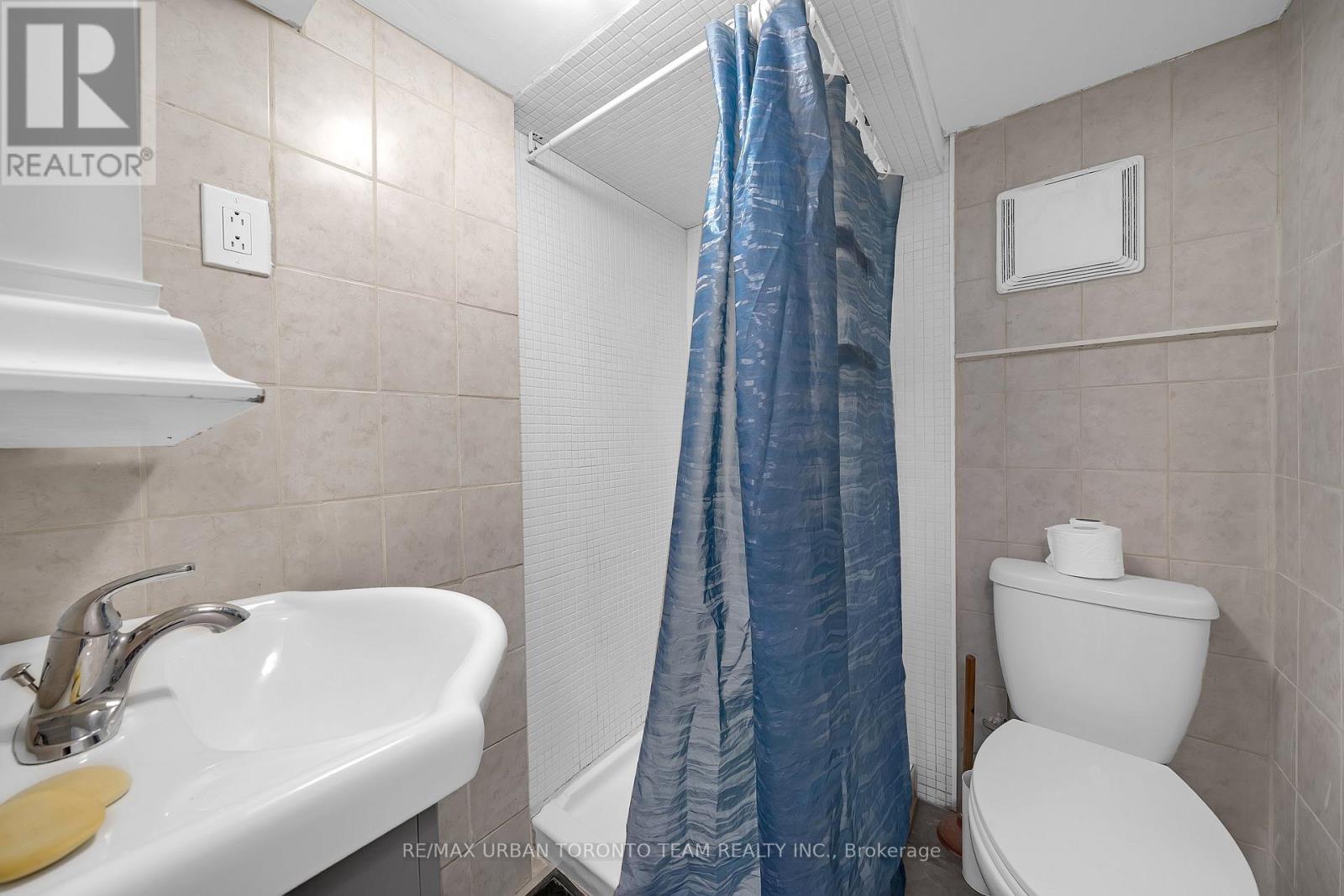 Lower#2 - 57 Westdale Drive, Toronto, Ontario  M3K 1A7 - Photo 7 - W13054576