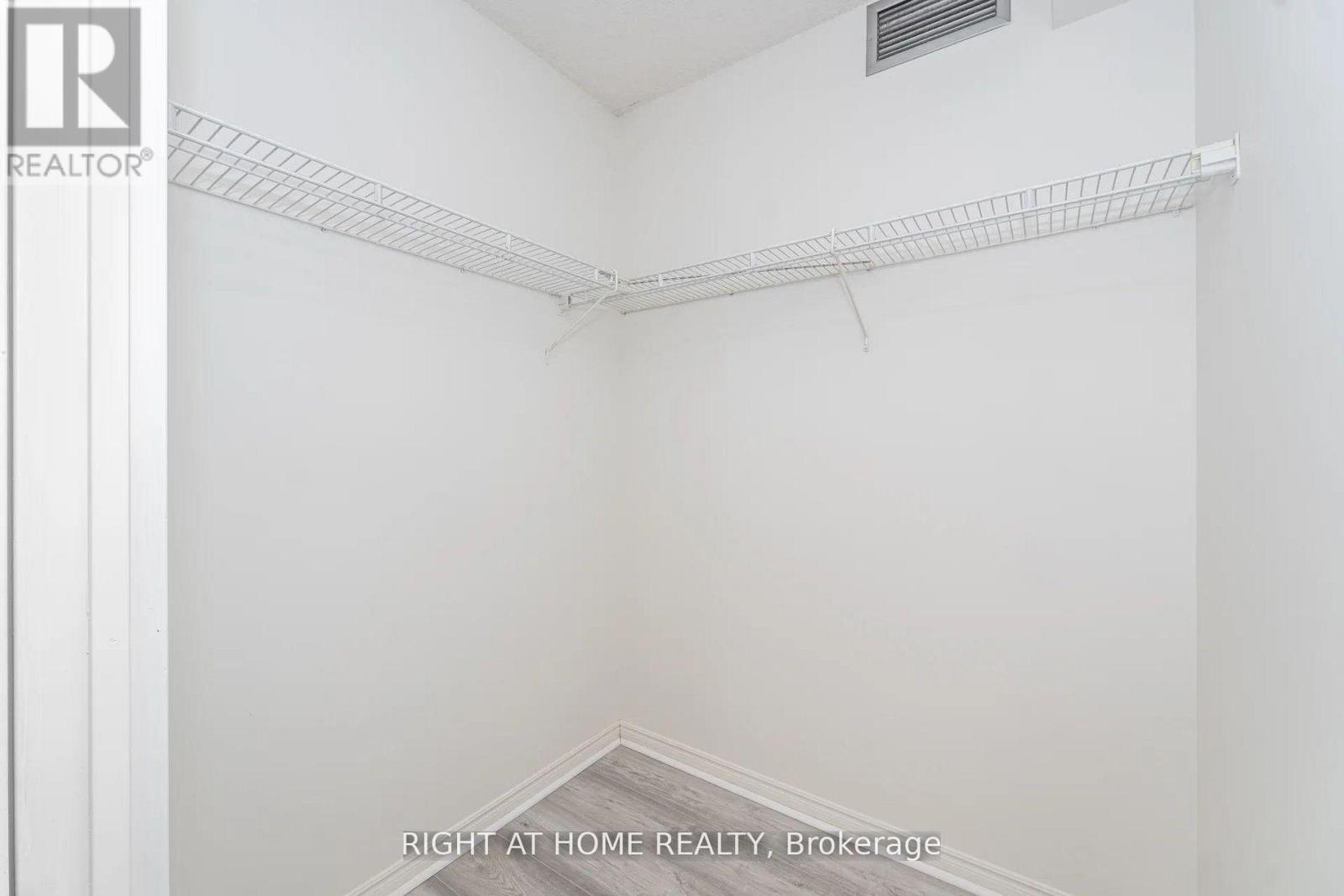 208 - 1360 Rathburn Road E, Mississauga, Ontario  L4W 4H4 - Photo 17 - W13054580