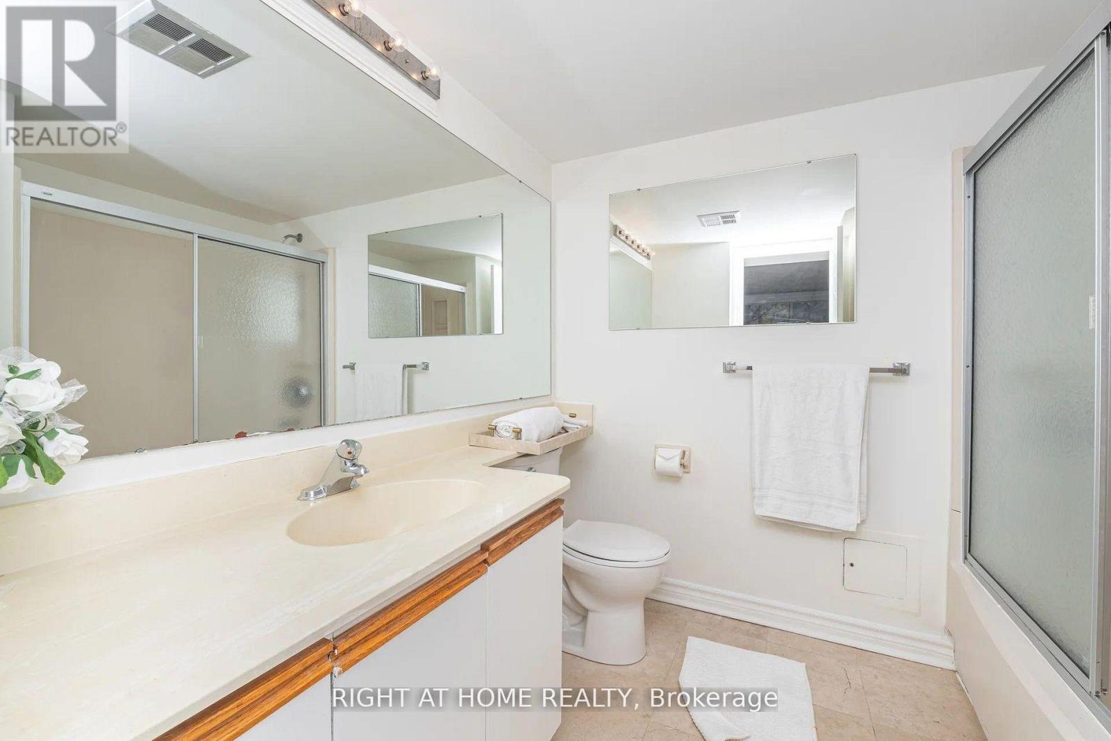 208 - 1360 Rathburn Road E, Mississauga, Ontario  L4W 4H4 - Photo 20 - W13054580