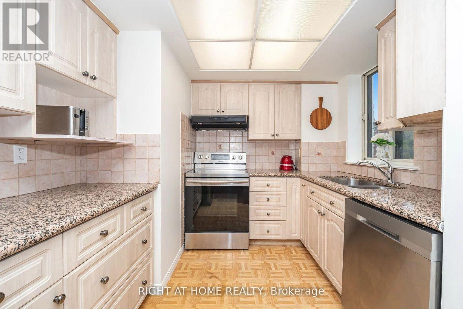 208 - 1360 Rathburn Road E, Mississauga, Ontario  L4W 4H4 - Photo 23 - W13054580