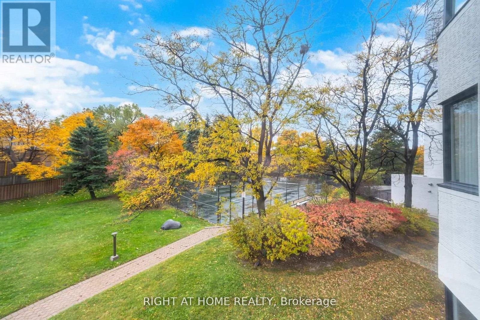 208 - 1360 Rathburn Road E, Mississauga, Ontario  L4W 4H4 - Photo 4 - W13054580