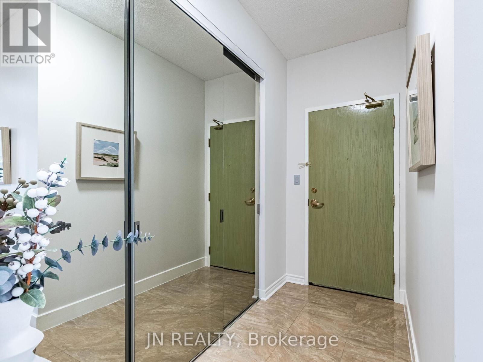 109 - 10 Dayspring Circle, Brampton, Ontario  L6P 1B9 - Photo 7 - W13054598