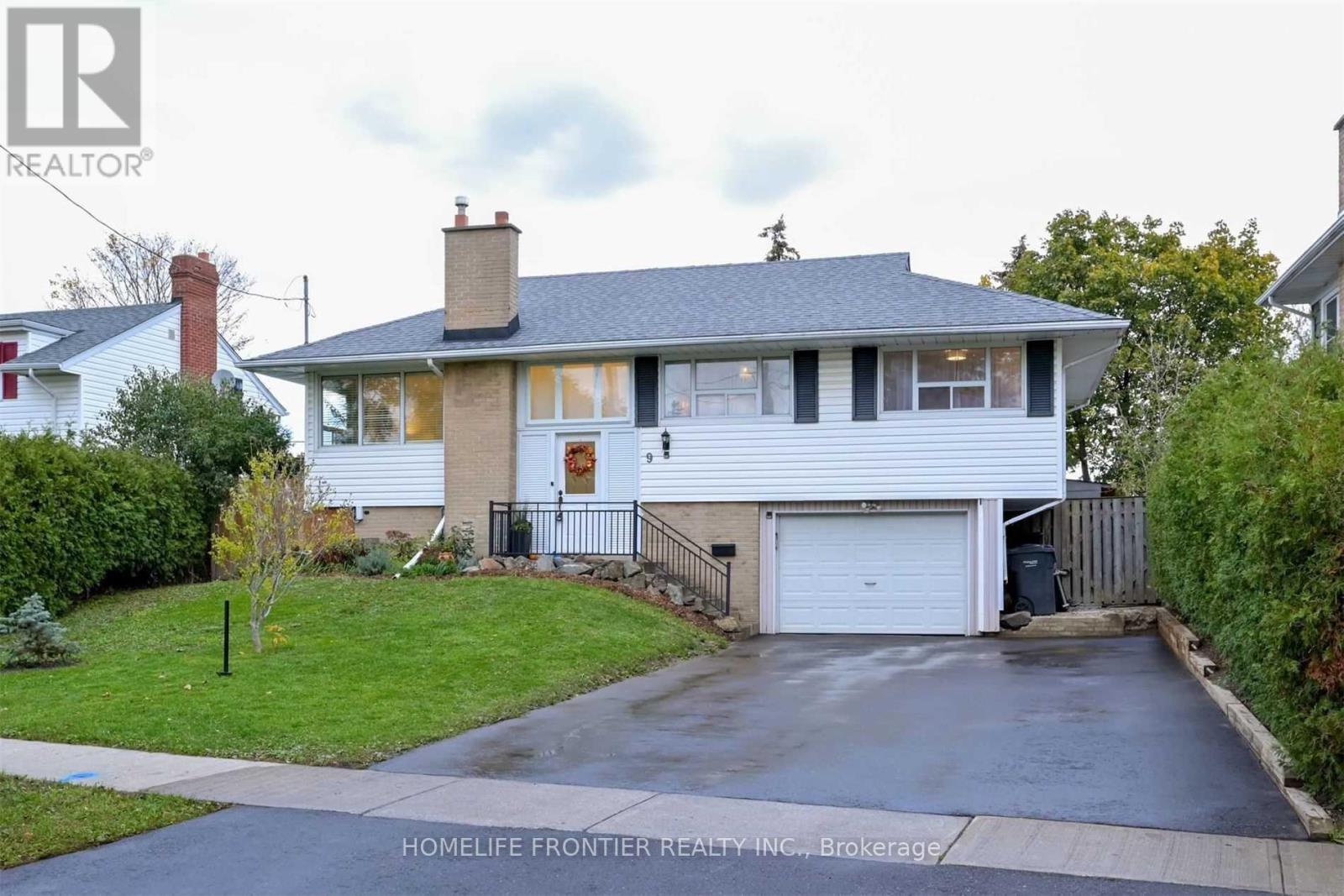 9 AVONMORE STREET, Brampton, Ontario