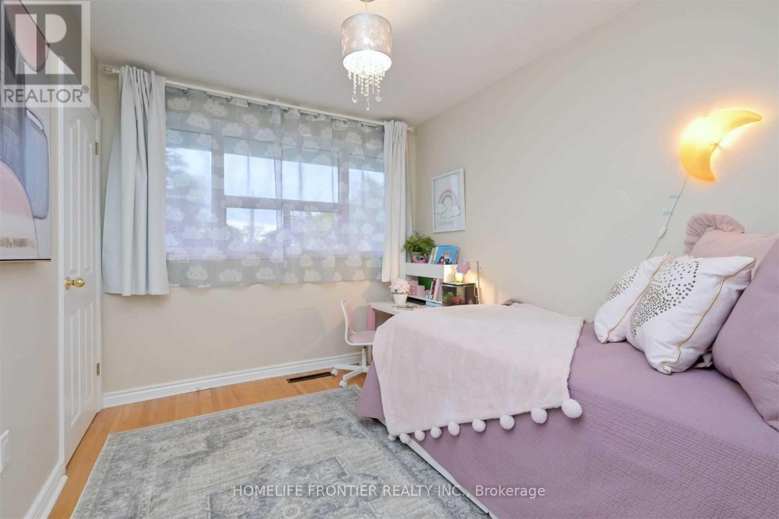 9 Avonmore Street, Brampton, Ontario  L6W 2S5 - Photo 12 - W13054602