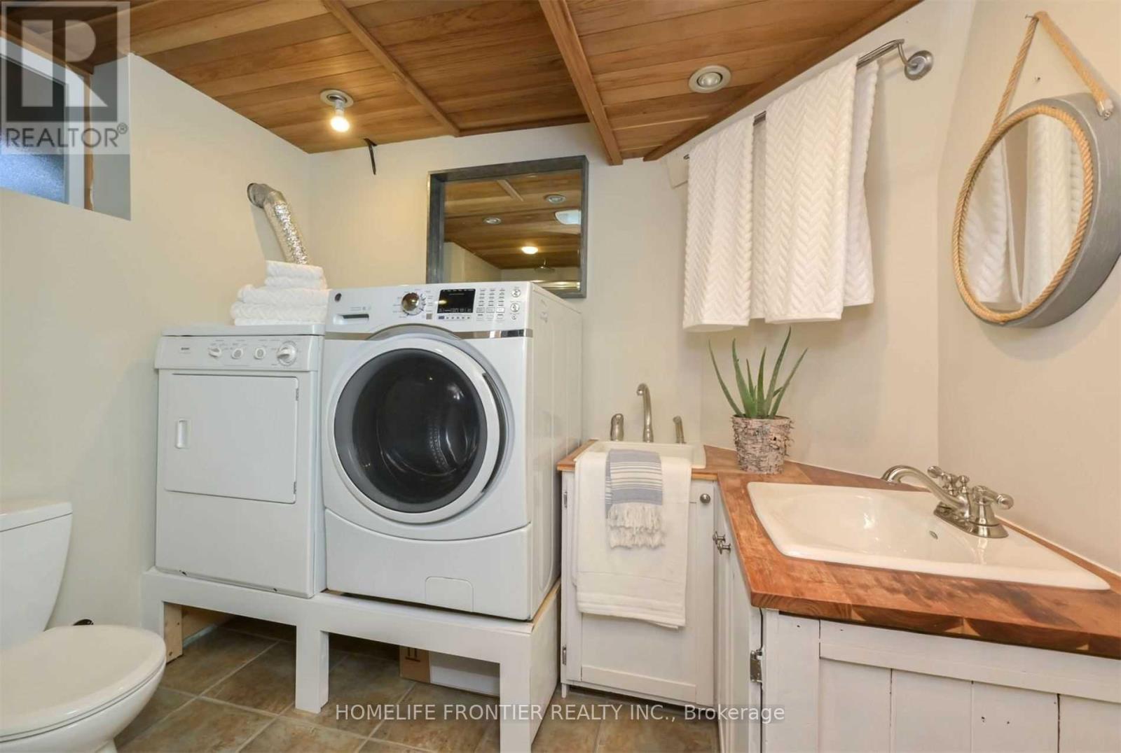 9 Avonmore Street, Brampton, Ontario  L6W 2S5 - Photo 17 - W13054602