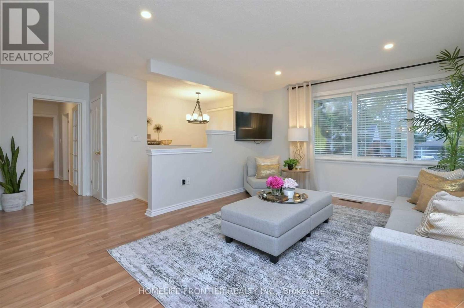 9 Avonmore Street, Brampton, Ontario  L6W 2S5 - Photo 3 - W13054602