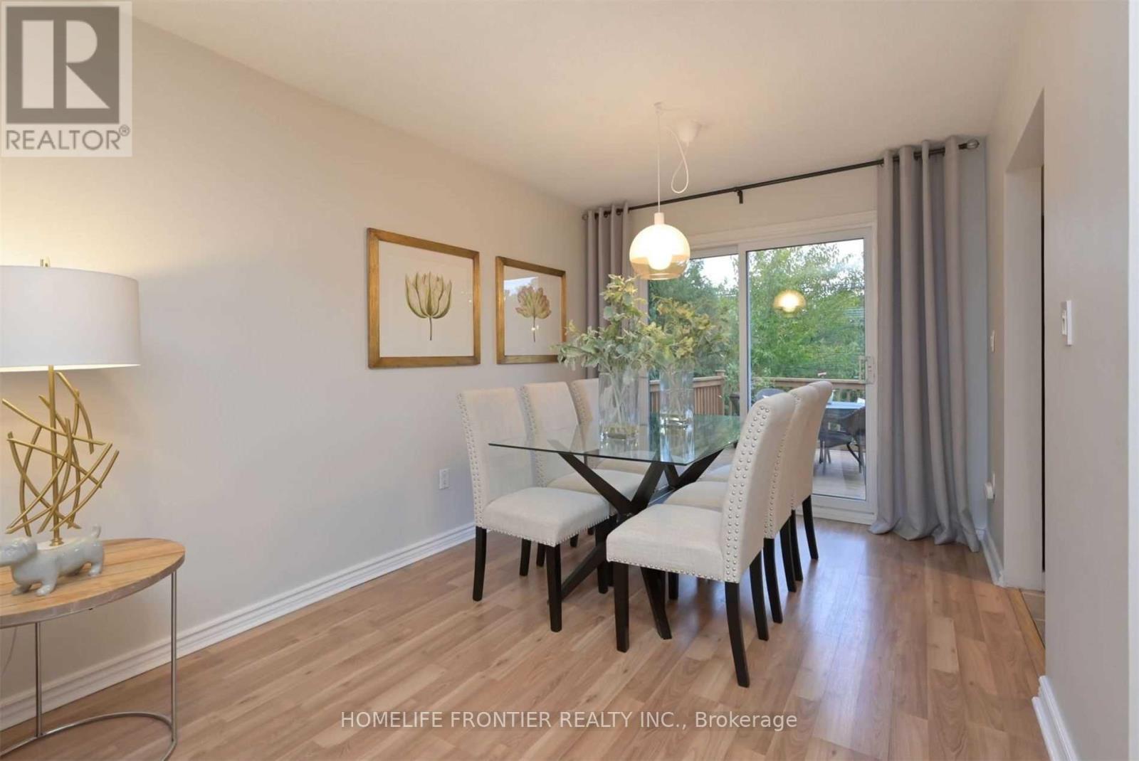 9 Avonmore Street, Brampton, Ontario  L6W 2S5 - Photo 4 - W13054602