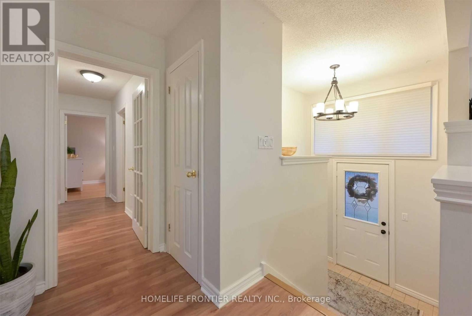 9 Avonmore Street, Brampton, Ontario  L6W 2S5 - Photo 8 - W13054602