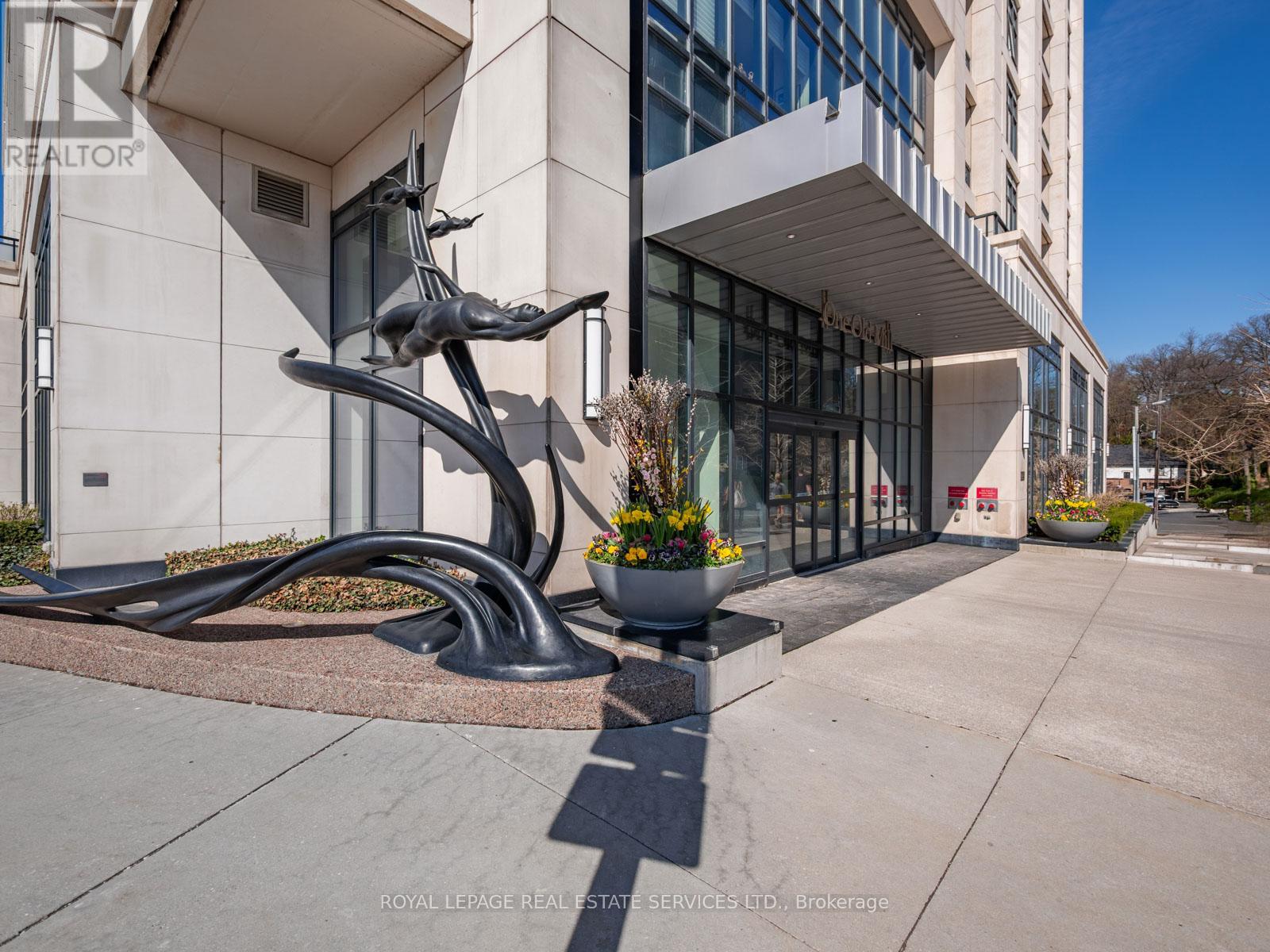 225 - 1 Old Mill Drive, Toronto, Ontario  M6S 0A1 - Photo 3 - W13054642