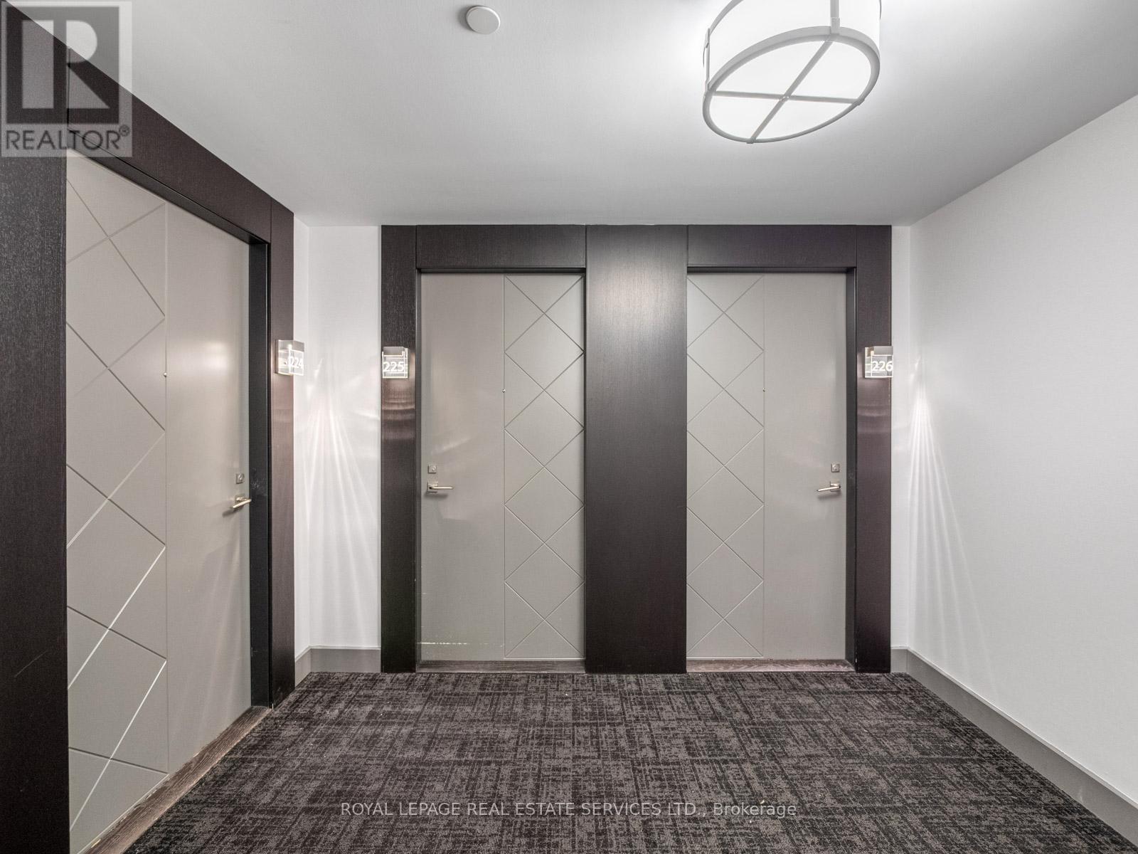 225 - 1 Old Mill Drive, Toronto, Ontario  M6S 0A1 - Photo 8 - W13054642