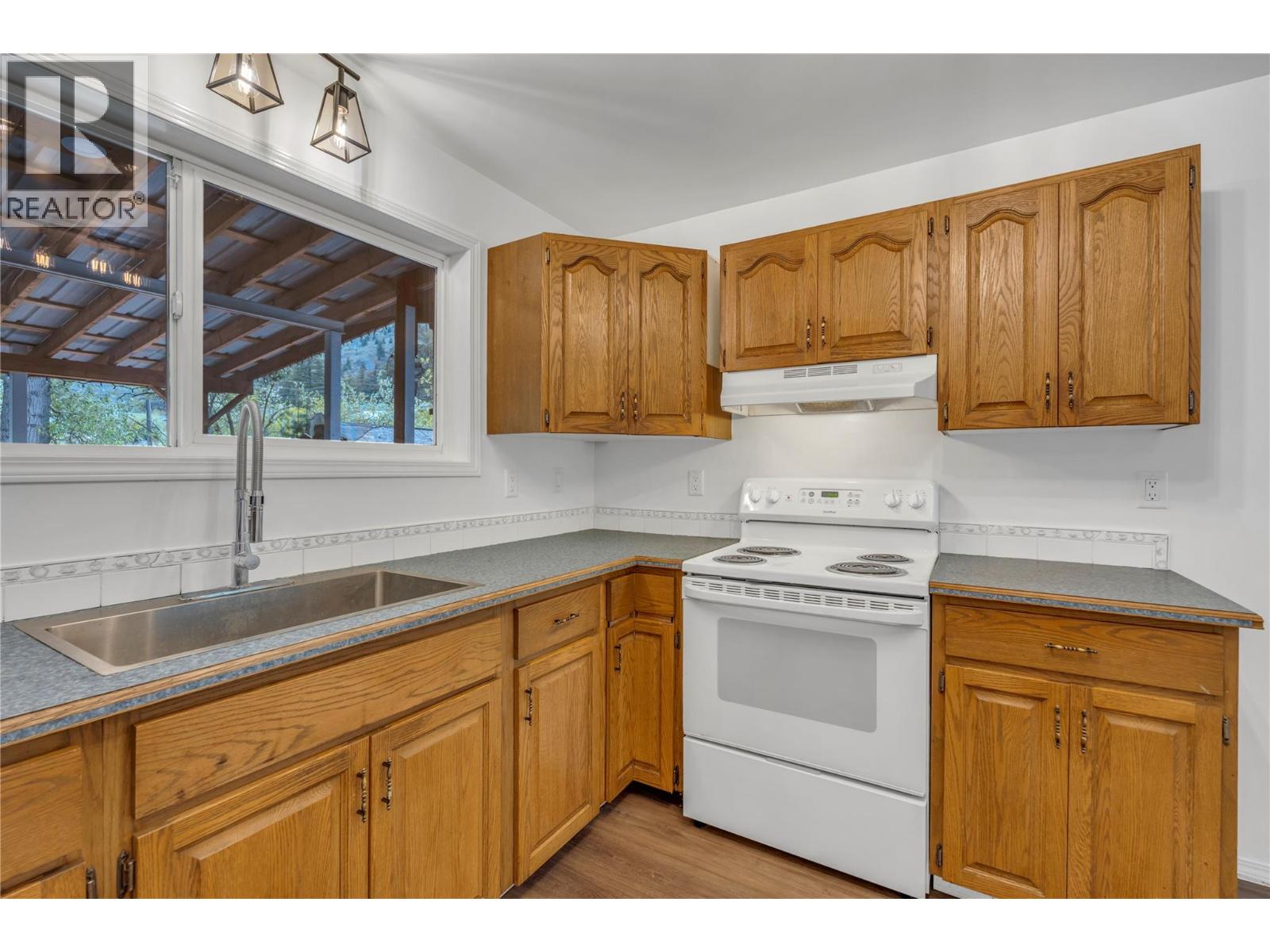 1498 Main Street, Olalla, British Columbia  V0X 1N6 - Photo 18 - 10384061