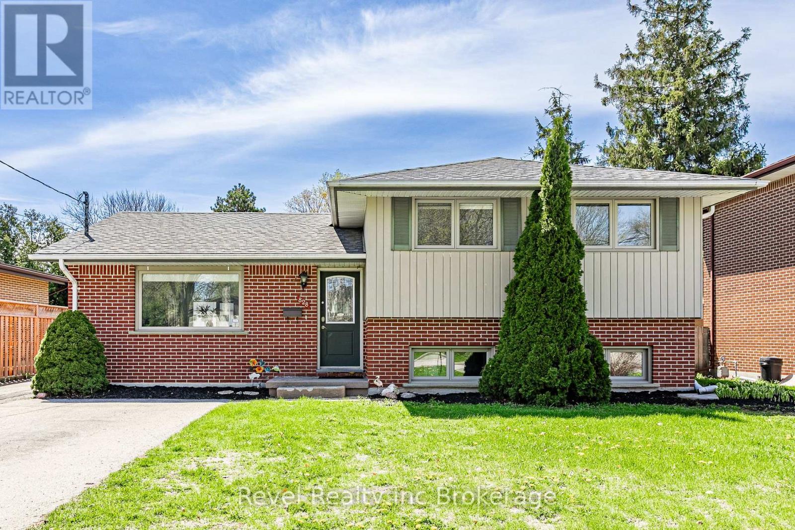 828 Warwick Street, Woodstock, Ontario  N4S 4R4 - Photo 2 - X12761000