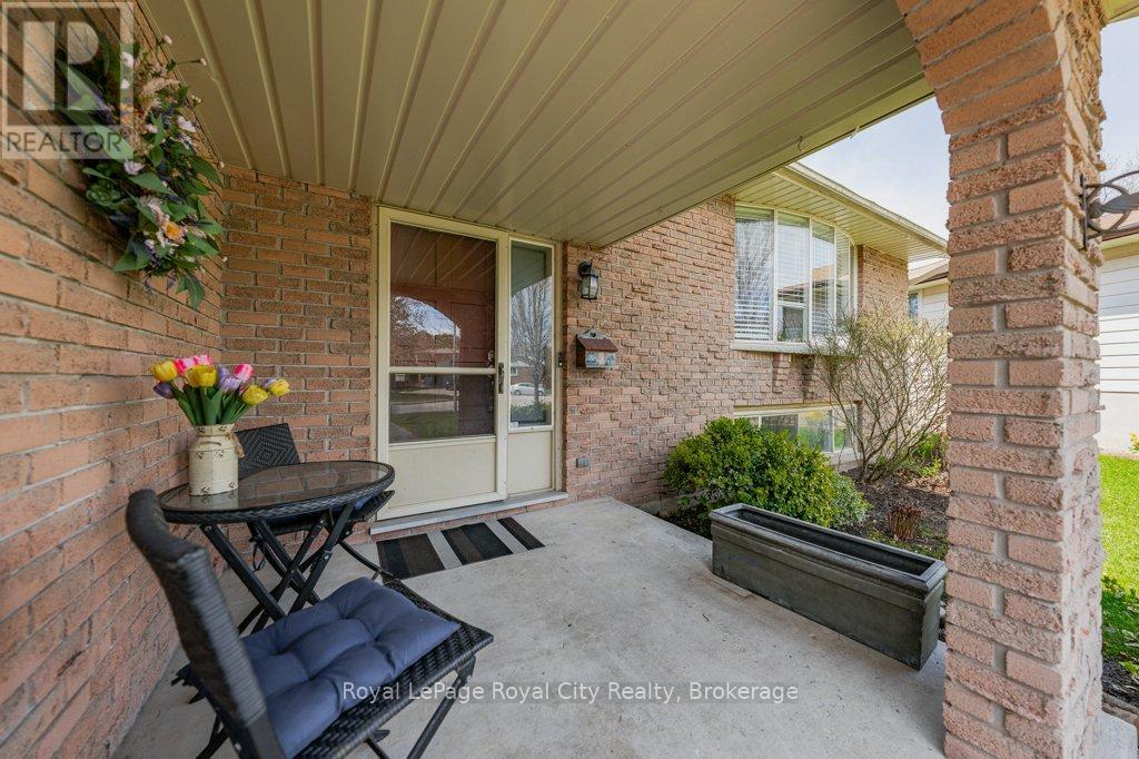 21 Glenda Court, Guelph, Ontario  N1H 6V6 - Photo 2 - X12839056
