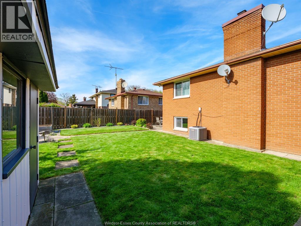 2351 Santos Drive, Windsor, Ontario  N9G 2J7 - Photo 33 - 26009458