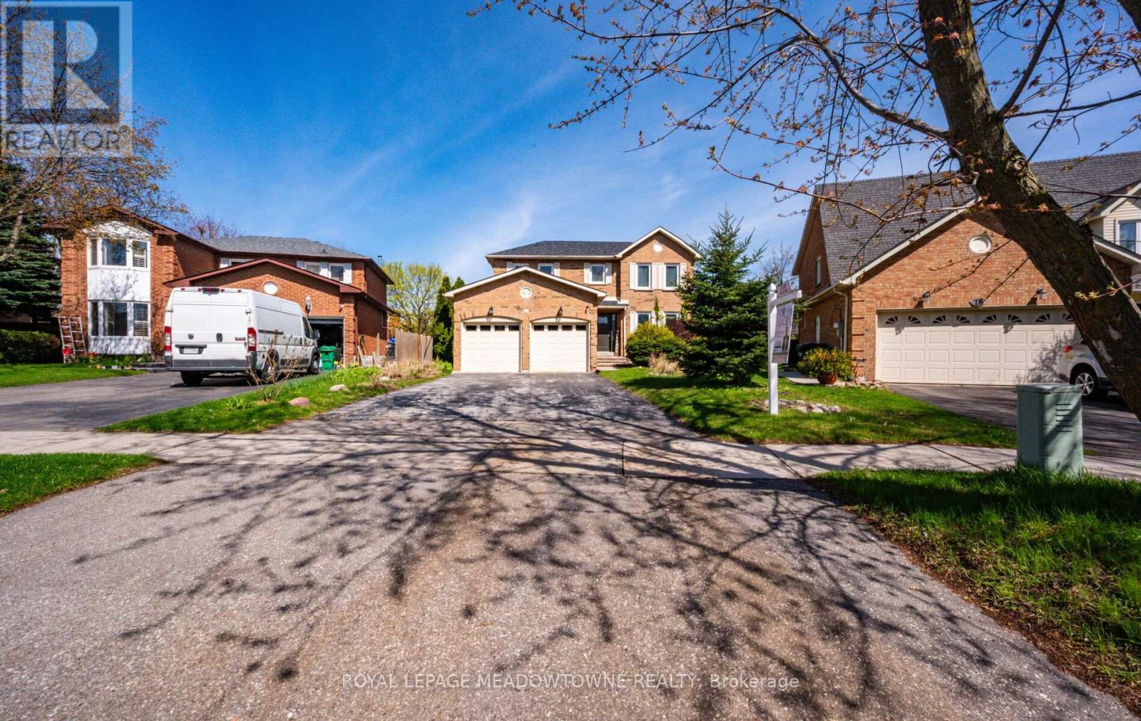 16 COX CRESCENT, Brampton, Ontario