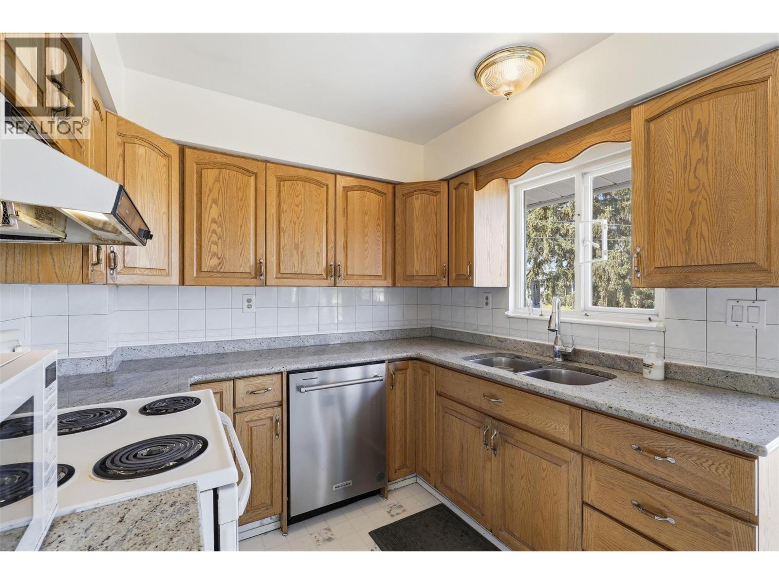 750 Stewart Avenue, Kamloops, British Columbia  V2B 3W7 - Photo 7 - 10385206