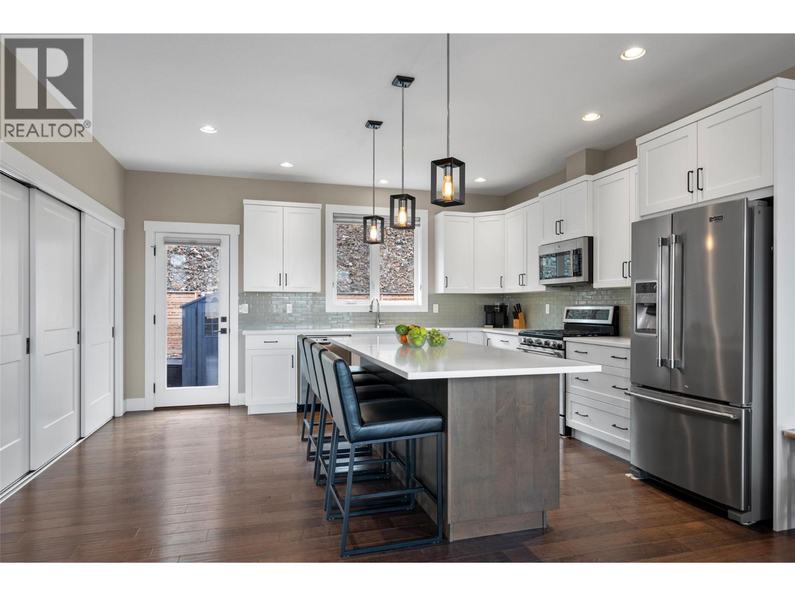 2061 Galore Crescent, Kamloops, British Columbia  V2E 0A7 - Photo 2 - 10385197