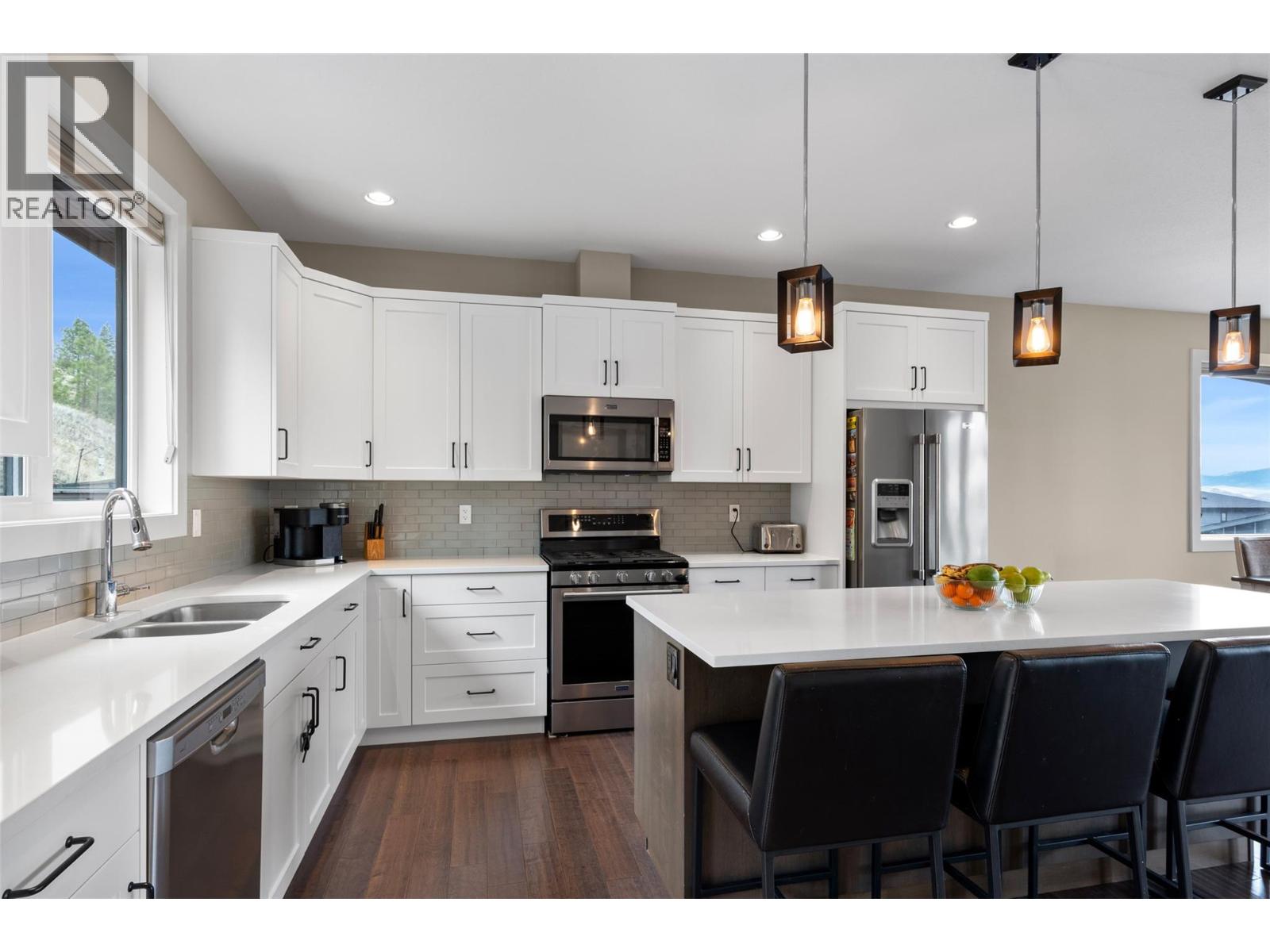 2061 Galore Crescent, Kamloops, British Columbia  V2E 0A7 - Photo 4 - 10385197