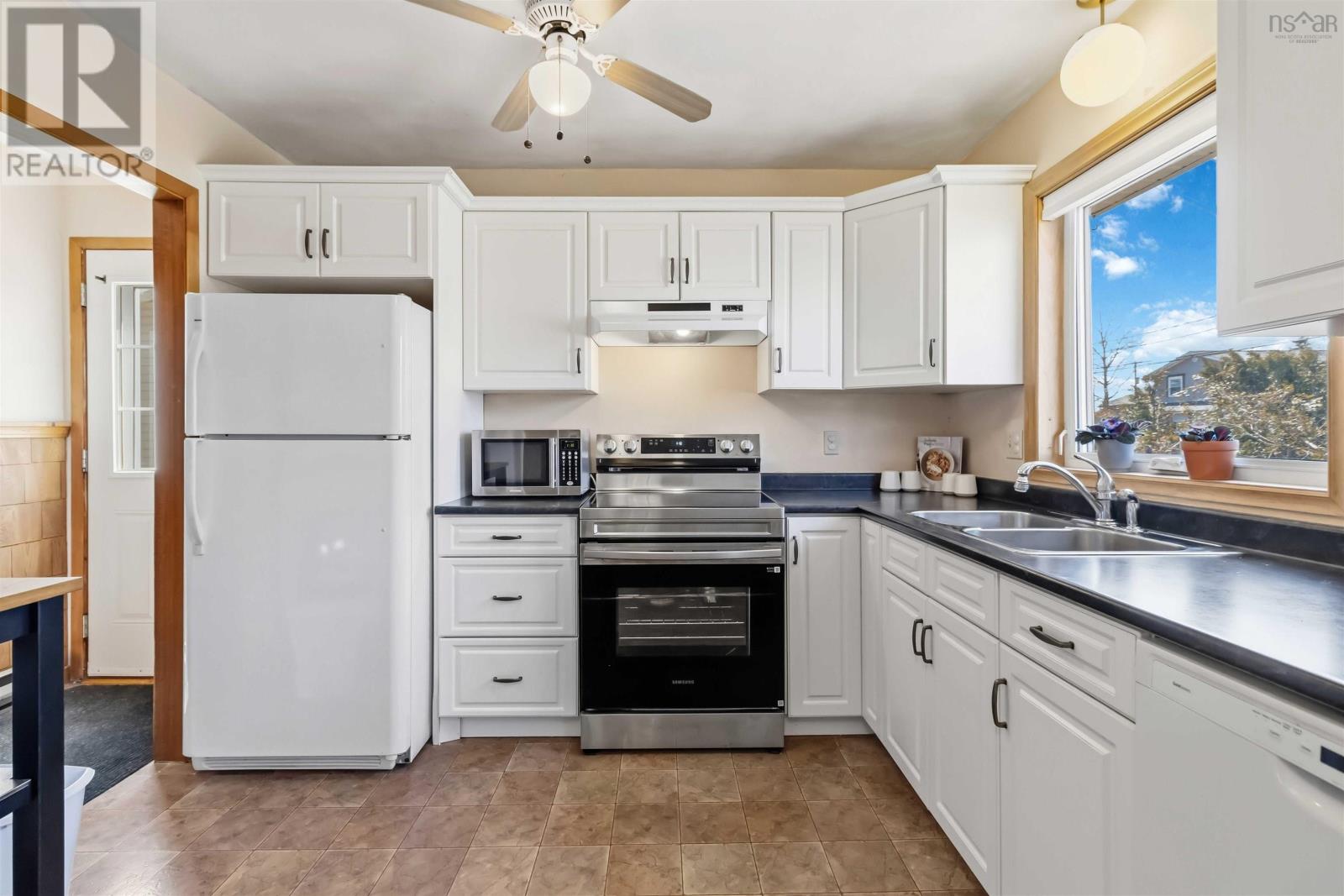 69 La Pierre Crescent, Dartmouth, Nova Scotia  B2W 5C7 - Photo 14 - 202606891