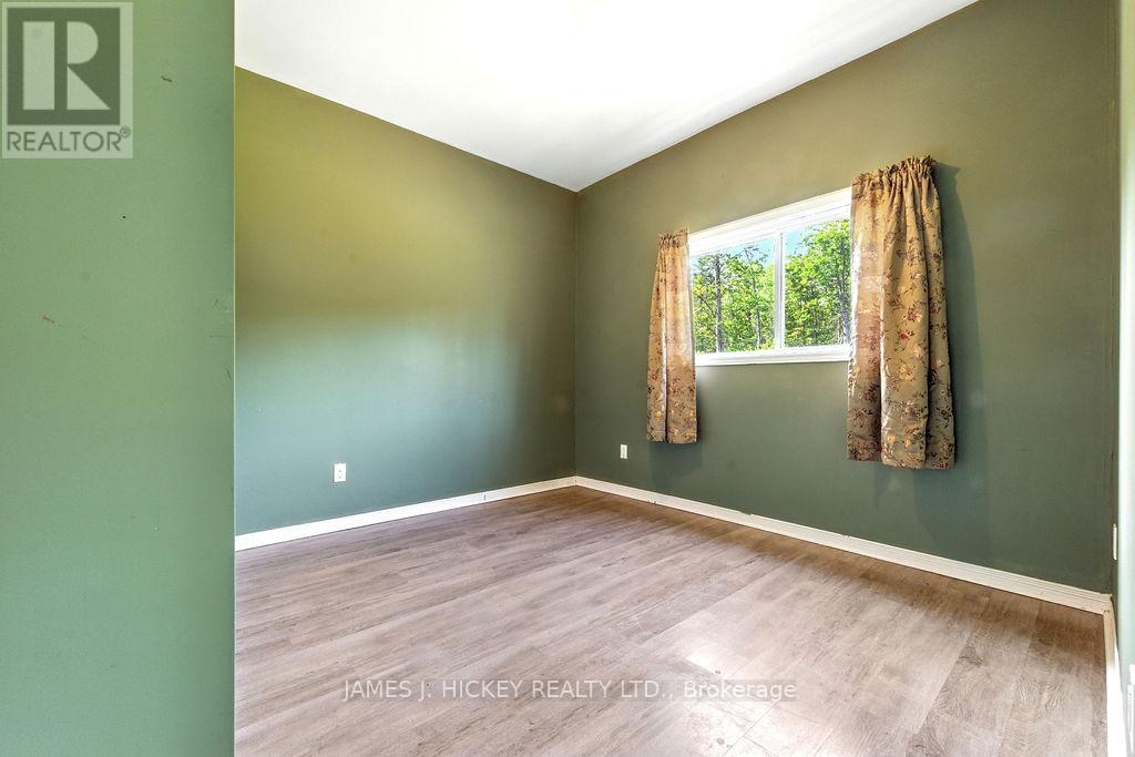 37335 Highway 17 Highway, Laurentian Hills, Ontario  K0J 2H0 - Photo 10 - X12382151