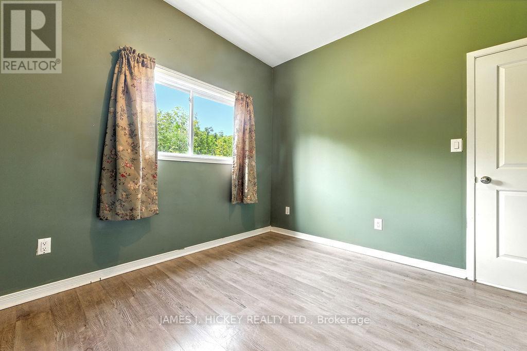 37335 Highway 17 Highway, Laurentian Hills, Ontario  K0J 2H0 - Photo 11 - X12382151