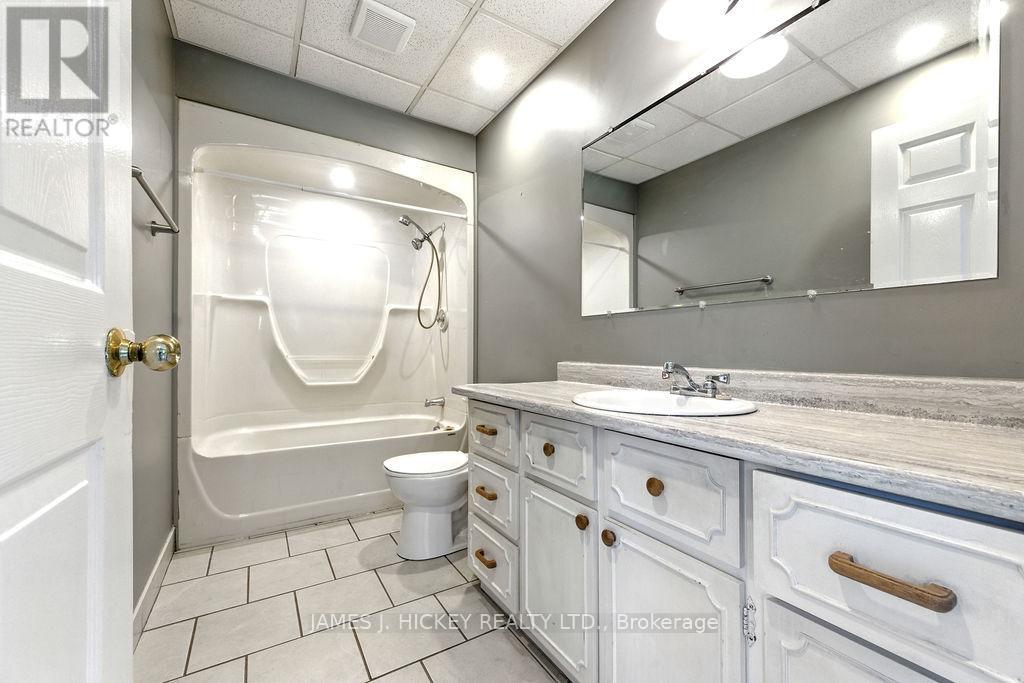 37335 Highway 17 Highway, Laurentian Hills, Ontario  K0J 2H0 - Photo 14 - X12382151