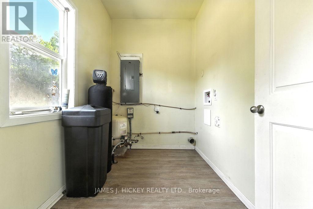 37335 Highway 17 Highway, Laurentian Hills, Ontario  K0J 2H0 - Photo 15 - X12382151