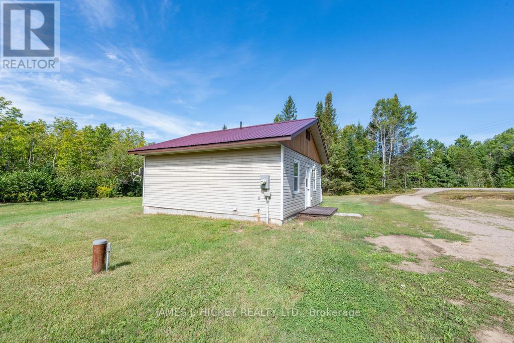 37335 Highway 17 Highway, Laurentian Hills, Ontario  K0J 2H0 - Photo 17 - X12382151