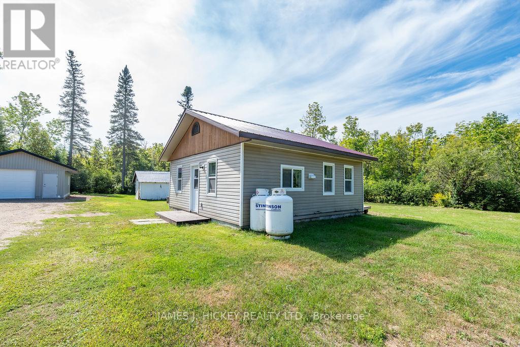 37335 Highway 17 Highway, Laurentian Hills, Ontario  K0J 2H0 - Photo 18 - X12382151
