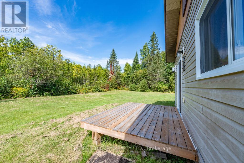 37335 Highway 17 Highway, Laurentian Hills, Ontario  K0J 2H0 - Photo 19 - X12382151