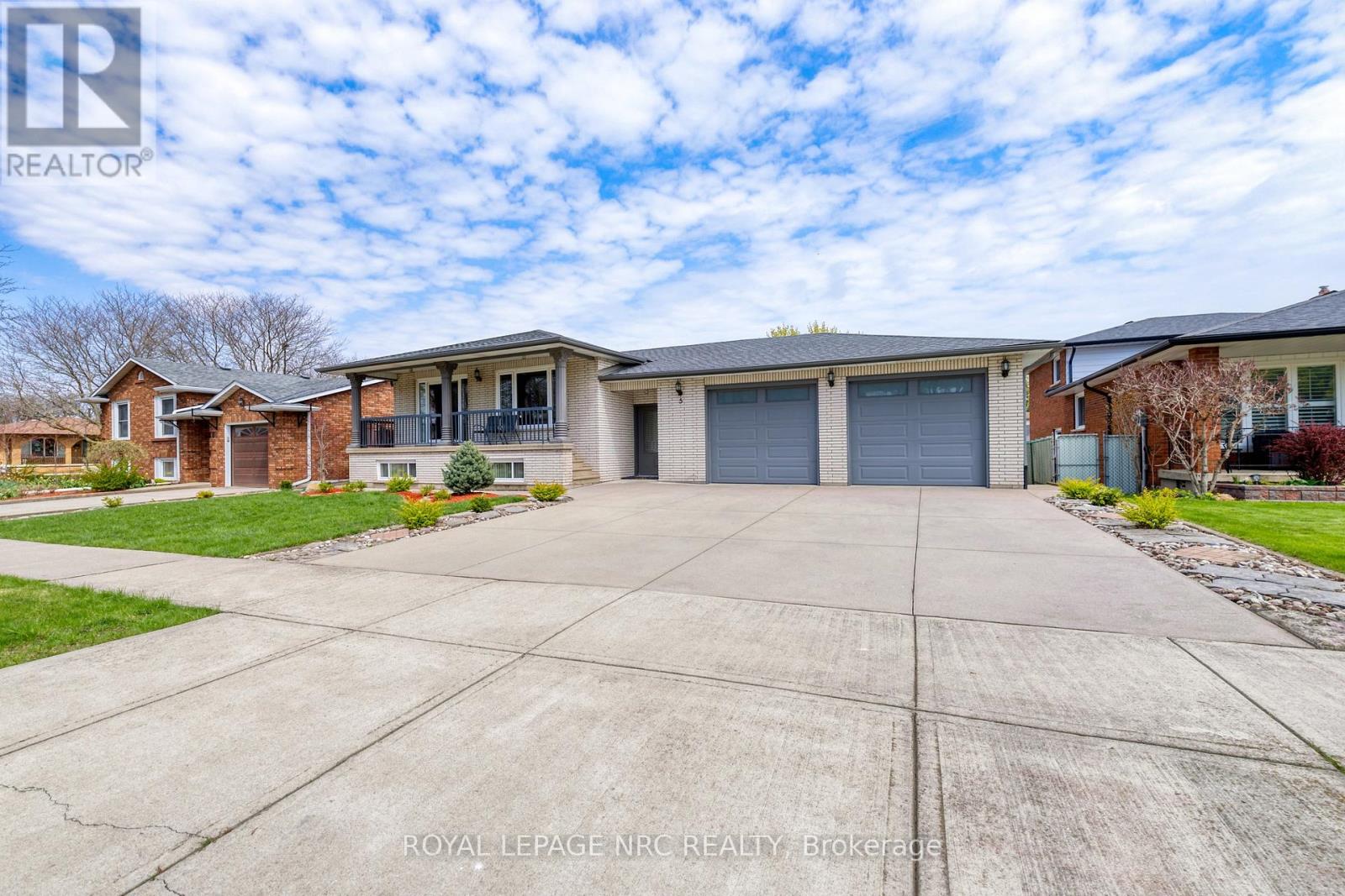 5 ROYCE AVENUE, Hamilton, Ontario