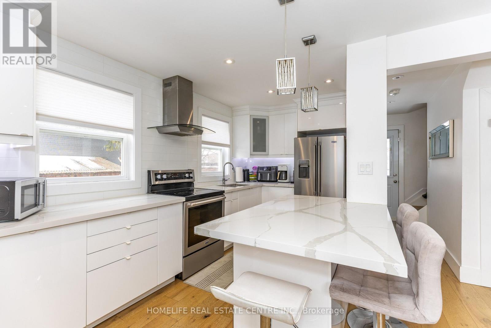 172 Calvington Drive, Toronto, Ontario  M3M 2M9 - Photo 9 - W12977494