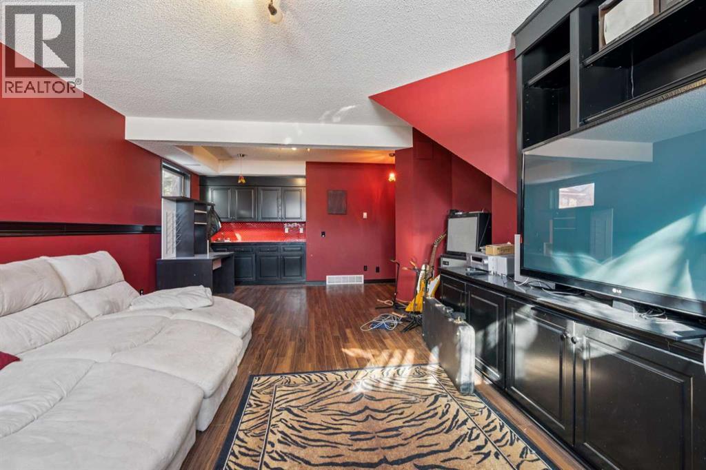 8373 Edgevalley Drive Nw, Calgary, Alberta  T3A 4X6 - Photo 18 - A2306025