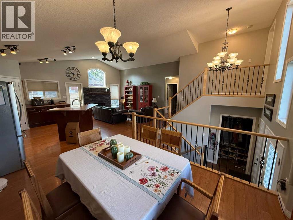 110 Muldoon Crescent, Hinton, Alberta  T7V 0A1 - Photo 8 - A2303645