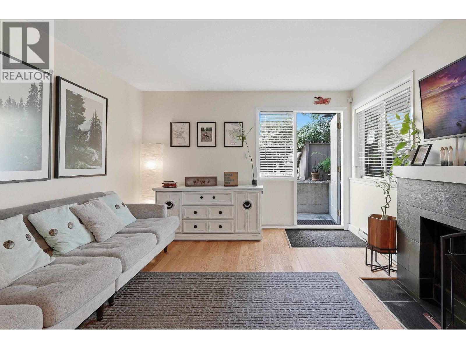 1 1606 W 10th Avenue, Vancouver, British Columbia  V6J 2A1 - Photo 2 - R3116869