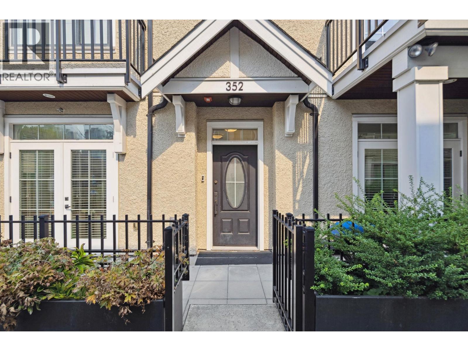 352 W 62nd Avenue, Vancouver, British Columbia  V5X 2E3 - Photo 3 - R3116882