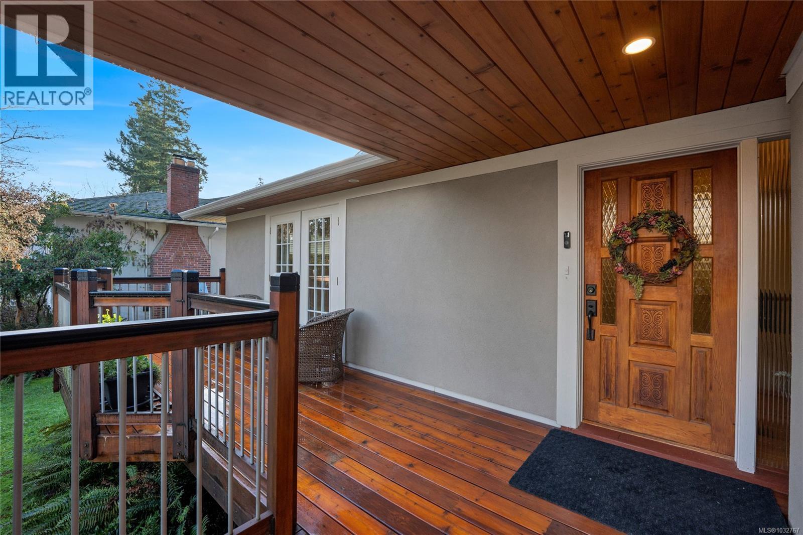 2229 Arbutus Rd, Saanich, British Columbia  V8N 1V2 - Photo 4 - 1032767