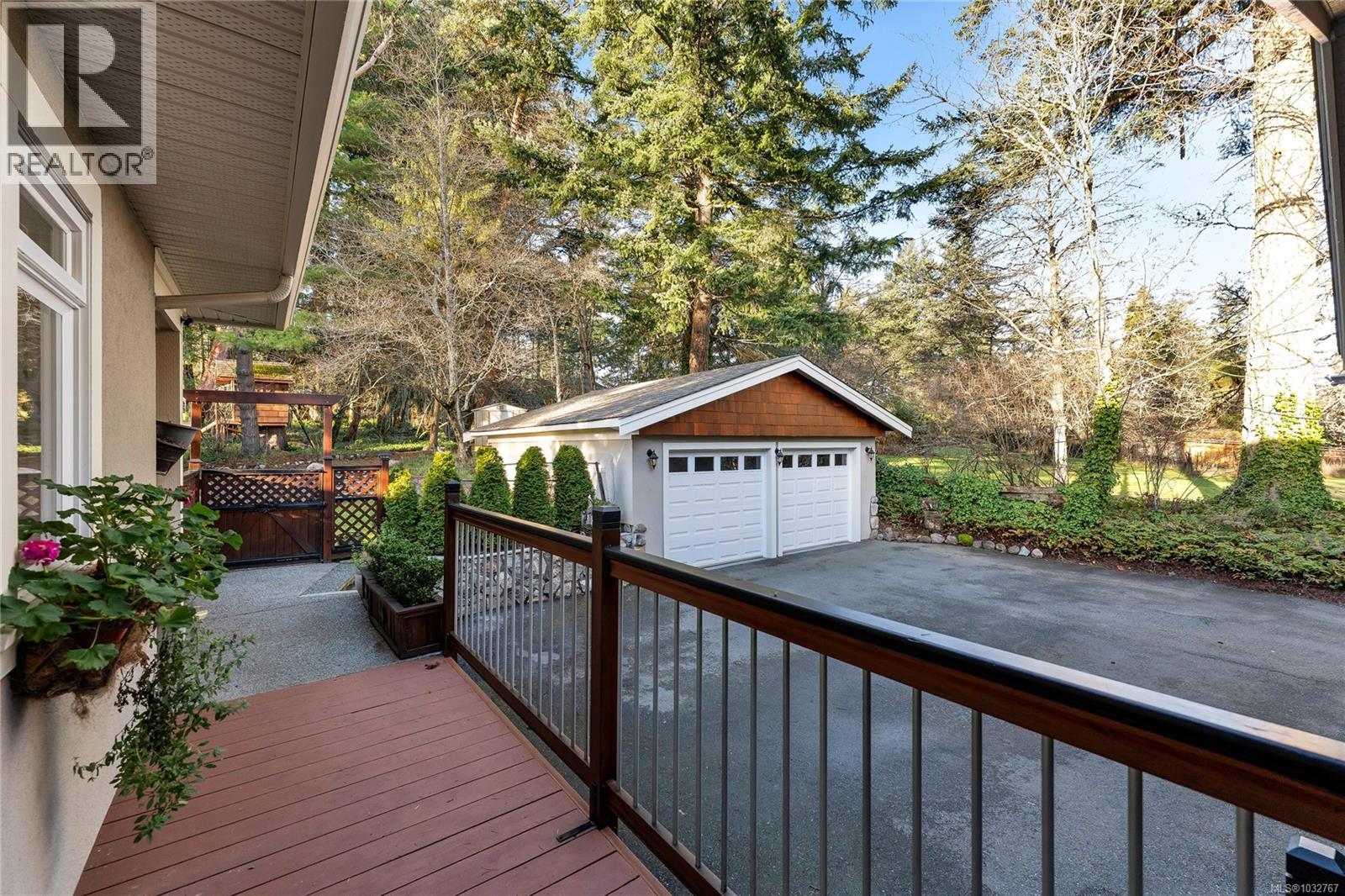 2229 Arbutus Rd, Saanich, British Columbia  V8N 1V2 - Photo 61 - 1032767