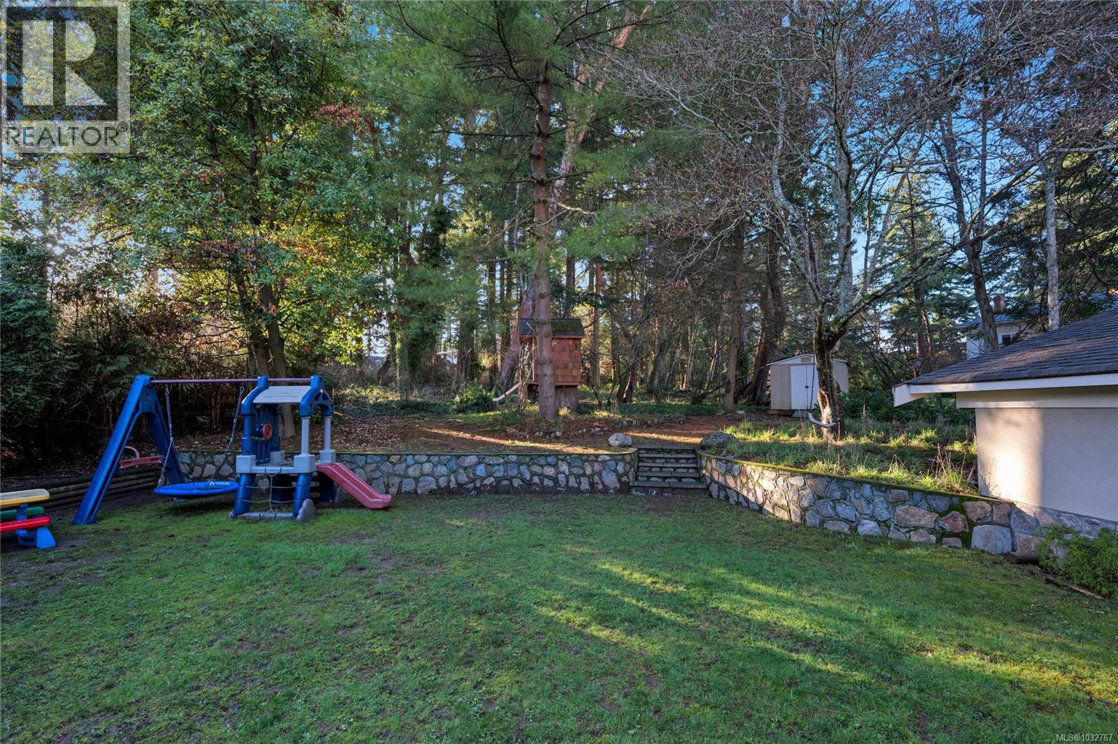 2229 Arbutus Rd, Saanich, British Columbia  V8N 1V2 - Photo 57 - 1032767