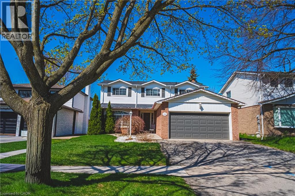2200 SANDRINGHAM Drive, Burlington, Ontario