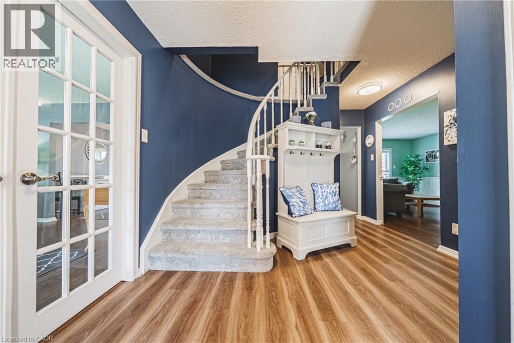 2200 Sandringham Drive, Burlington, Ontario  L7P 1T9 - Photo 4 - 40824799