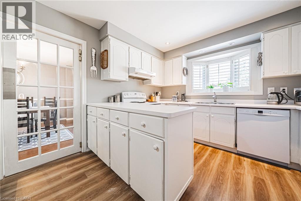 2200 Sandringham Drive, Burlington, Ontario  L7P 1T9 - Photo 13 - 40824799