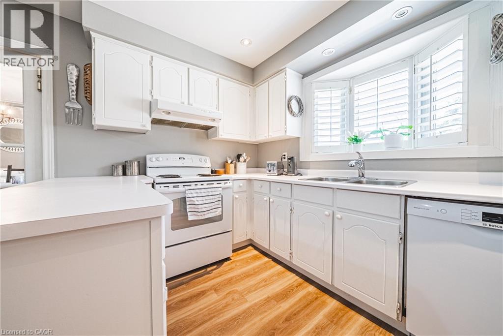 2200 Sandringham Drive, Burlington, Ontario  L7P 1T9 - Photo 14 - 40824799