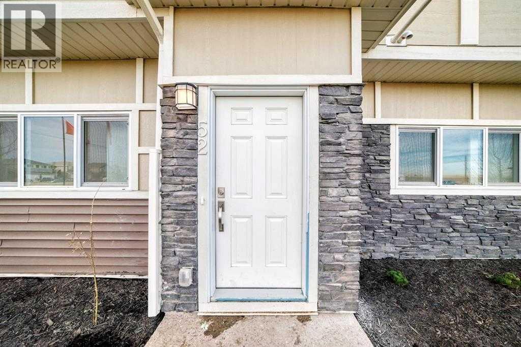 45, 145 Chelsea Mews, Chestermere, Alberta  T1X 3H2 - Photo 38 - A2297404