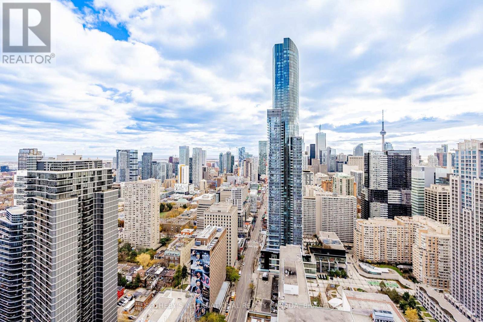 <div class="slider-price">$1,249,000</div><p>4511 - 7 Grenville Street, Toronto, Ontario</p>