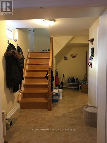 415 Marybay Crescent, Richmond Hill (Crosby), Ontario  L4C 2X5 - Photo 3 - N13054804